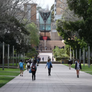 留学澳洲不再容易!数百所学校或将关闭,难度直线上升