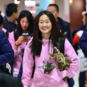 中国女足抵达珀斯,为了世界杯,她们变了!