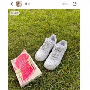 程晓玥女儿退烧了!胖豆正式开启澳洲生活,穿彩虹裙出行好软萌