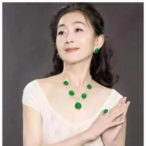 62岁巫刚与小三岁陈瑾同游澳洲,形同老夫老妻,关系再度引发热议