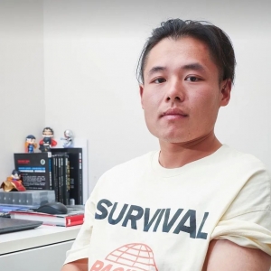 澳洲多事之秋!23岁中国留学生惨遭精神病街头随机砍人,刚下电车就被捅!左臂几乎残废!
