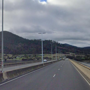 澳洲发生4车相撞事故,致2死多伤!事发路段封闭