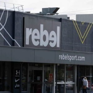 澳洲又双叒发生持刀事件!购物中心惊现持刀少年,目击者被吓尿