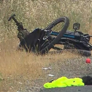 澳洲高速发生致命车祸!自行车撞上面包车,骑手当场死亡