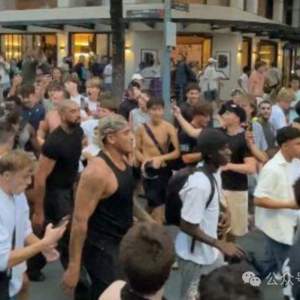 澳洲大批人群挤爆澳洲街头,警员出动轻轨亦停运!竟只为看他一眼