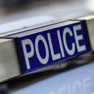 澳洲突发银行劫案,男子手持武器抢走现金!