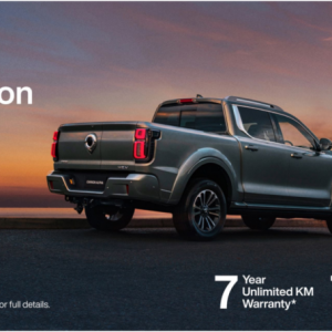 澳洲中国女留学入境被关监狱, 只因钥匙上的东西, 吊销签证加遣返! 澳洲损失1000亿, 因为中国