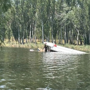 澳洲一船只进水沉没,12人逃过一劫!是什么原因导致的...