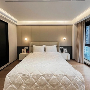 澳洲唐斯羊毛高密棉四季被,其羊毛纤维卷曲有弹性,质地细腻,光泽自然.保暖性佳,即使在低温环境也能保持温暖.