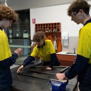 澳大利亚从娃娃抓起:学好数理化,对付中国咱不怕