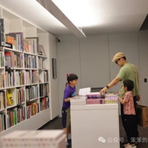 6岁儿子澳洲度假照曝光,四坨似“迷你版”张歆艺,袁弘夫妇甜蜜亮相!