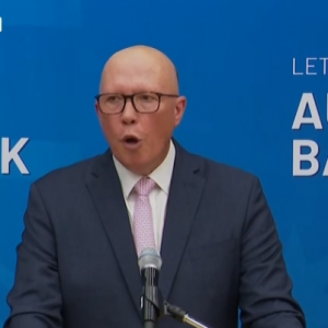 澳币汇率崩了以后, 澳洲要下狠手! 禁止海外投资者买房, 移民再削25%! 华人躺枪