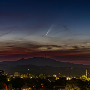 80万年一遇!罕见彗星点亮澳洲夜空,最佳观测期仅3天,要看的抓紧了
