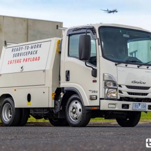 到手就能干活,配置非常独特!五十铃在澳大利亚市场推出的NLR工作车实拍