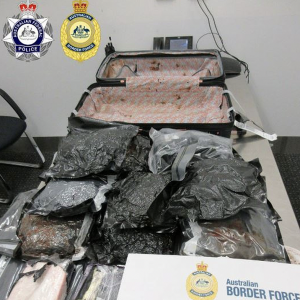 惊现 | 澳洲机场毒品走私网络!两女子接连被捕,毒品藏匿手法曝光