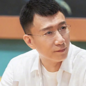 三年无戏可拍,被传移民澳洲的“颜王”孙红雷,现状如何?