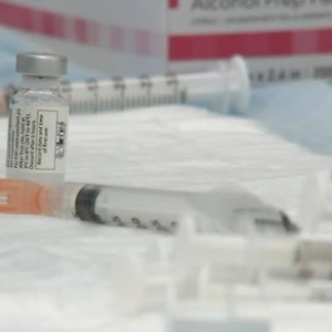 新冠疫苗=艾滋病毒?! 澳洲男子参与临床实验, 艾滋病阳性4年, 相关实验紧急叫停!