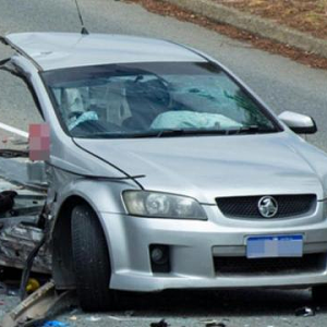 澳洲致命车祸,涉事车辆被“腰斩”!司机当场身亡!