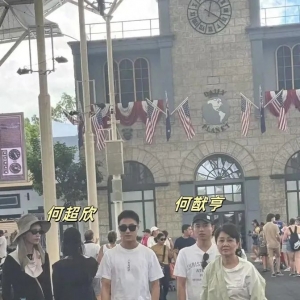 奚梦瑶夫妇携双方家人澳洲团聚!3岁女儿正面首曝光,太像奶奶梁安琪!
