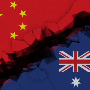 解放军给澳大利亚上了一课,空中发射照明弹,外交部:正当合法