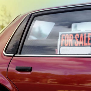 你知道吗?在澳洲,私自在车上张贴这类标志,可罚$2200!