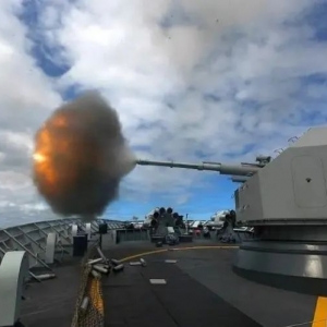 澳洲人傻眼了:不仅央视公布055开火高清照,还要绕澳洲大陆一圈