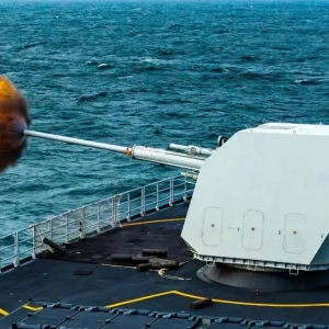 历史首次!055带弹逼近澳洲,澳防长很无奈:中国完全按规矩办事