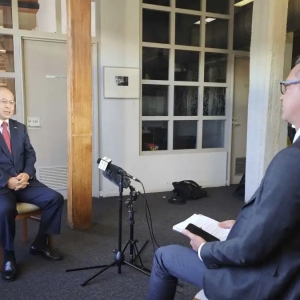 澳大利亚有人不甘心吃瘪,疯狂炒作一事,黄英贤却帮中国说话