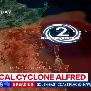 【买空超市,争领沙袋】澳洲遭遇35年来最强飓风!使馆提醒:荷兰转机有滞留风险…