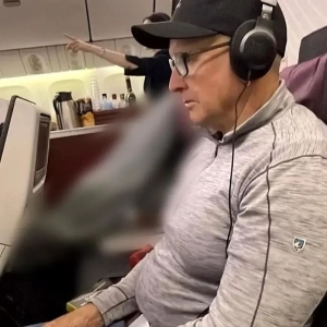 同机旅客猝逝,伴尸同坐共飞4小时,澳洲夫妻度假变噩梦