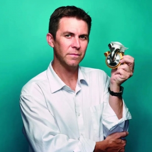 震撼!澳洲男子携钛金属人工心脏存活100天,医学奇迹诞生!