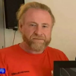 澳洲富商度假离奇死亡!网红嫩妻抱走全数遗产!家属崩溃