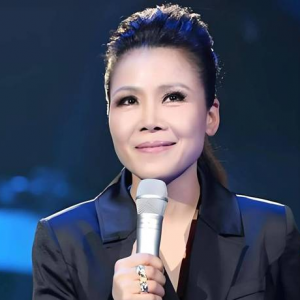 59岁田震回国开演唱会,定居澳洲十年膝下无子,颜值老去网友直呼不敢认