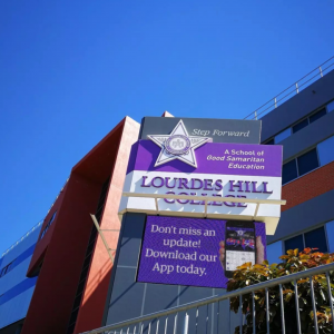 昆士兰州私立学校参观-花园式女校-Lourdes Hill College