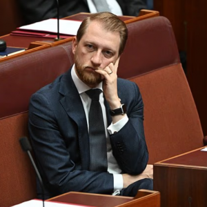 澳洲总理在中国玩开心了! 爬长城, 看熊猫, 打网球, 他说: ＂你们不懂＂