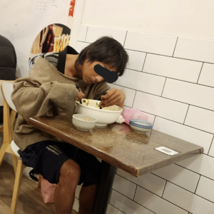 墨尔本City米粉店接待胡子哥homeless进店吃剩饭!自助餐干净又卫生!