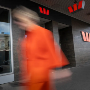 一线人员得改行!澳洲大银行持续裁员