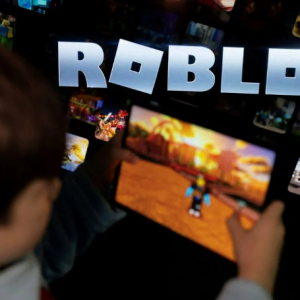 澳洲怒了!Roblox成“儿童色情地狱”?4岁娃看暴力色情,父母心都碎了!